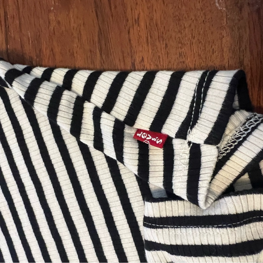 Levi’s ORIEL TURTLENECK - Picture 3 of 5